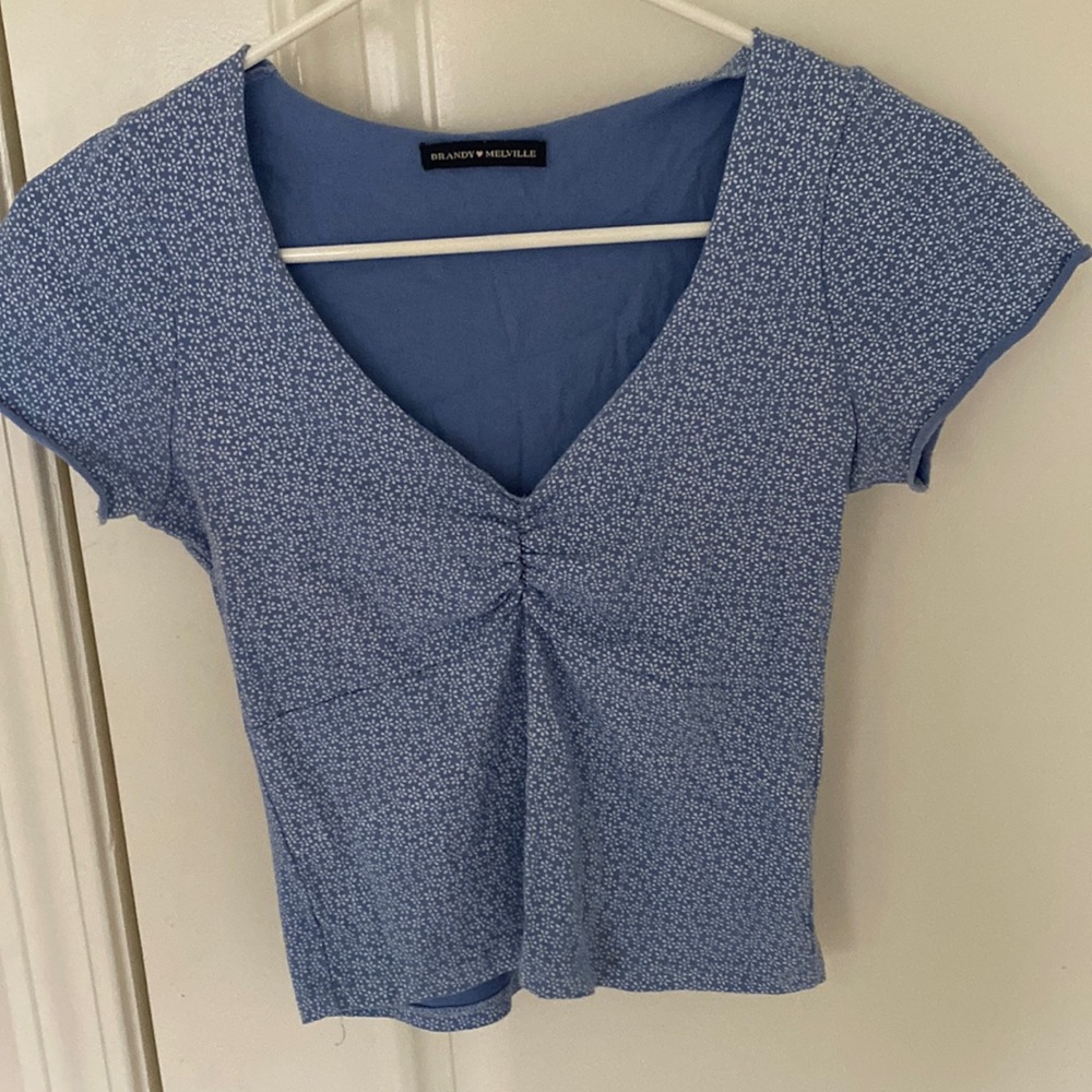 brandy melville blue and white flower plunge shirt sleeve shirt